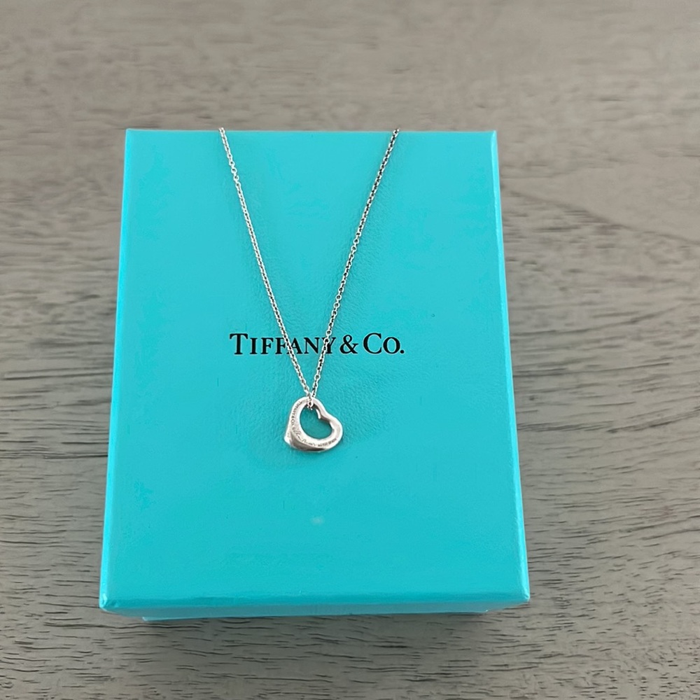 Elsa Peretti®
Open Heart Pendant
in Silver, 11 mm